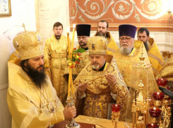 Митрополит Волгоградский и Камышинский Феодор восхвалил губернатора и призвал  православных оторваться от соцсетей