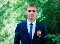 У соседей камышан по берегам Волги - в Николаевске похоронили погибшего в СВО мобилизованного продавца Дмитрия Желтова