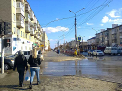 Очевидцы сообщают, что один представитель мужской половины Камышина не дожил до Женского дня и скончался прямо на улице