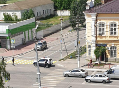 «Что за автобусы с омоновцами мы видим в центре Камышина, почему перекрыты улицы в бухте?» - камышанка