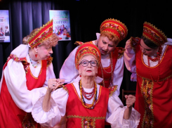 Прима Камышинского драмтеатра Татьяна Торощина, блиставшая в ролях роковых обольстительниц, сыграла бабушку в новом спектакле (ВИДЕО)