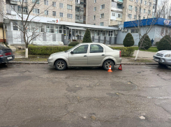 В Камышине полиция ищет скрывшегося «лихача», протаранившего «Рено» у МФЦ