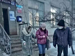 В Камышине ледяной дождь превратил тротуары в жуткий каток
