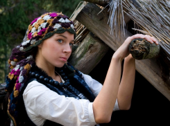 Из-за ревности экс-муж чуть не сжег красавицу-хуторянку вместе с домом