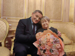 Андрей Бочаров поздравил прославленную землячку Александру Пахмутову с днем рождения