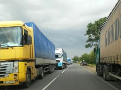 С 27 мая фуры, везущие по дорогам Волгоградской области более 40 тонн, будут останавливать и разгружать