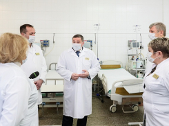 Губернатор Андрей Бочаров дал понять, что завершать режим самоизоляции в Волгоградской области рано