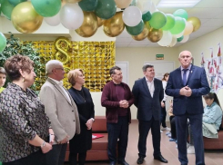 В Камышине решили широко отметить 8-летие коммерческой поликлиники