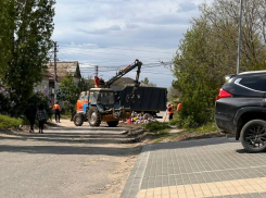 В Камышине мусоровозы «отметили» Первомай зачисткой «эпичной» мусорки в 200 метрах от администрации