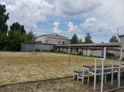 В Камышине любителям волейбола вернули спортивную площадку