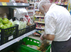  Жители Волгоградской области разыскивают в магазинах продукты со скидками на фоне глобального подорожания