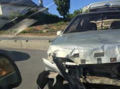 В соцсетях появилось фото последствий аварии, случившейся примерно полтора часа назад на дамбе в Камышине