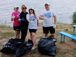 В селе Антиповка Камышинского района волонтеры навели чистоту и блеск в прекрасном месте отдыха на открытой Волге