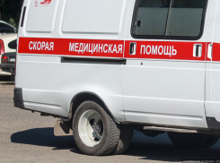На московской трассе отечественная легковушка «толкнула» иномарку в КАМАЗ