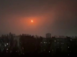 «Во как красиво!» - НПЗ Саратова атакован третий раз за месяц, местные жители снимают работу ПВО, - «Блокнот - Россия»