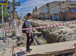 Камышане интересуются, почему так вяло идут работы по реконструкции улицы Октябрьской