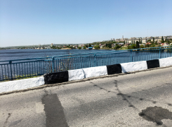 В Камышине народная молва связала покраску Бородинского моста с приездом губернатора завтра, 20 мая