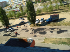 За неделю до выборов в Госдуму в Камышине решили подлатать самые непроезжие внутриквартальные дороги