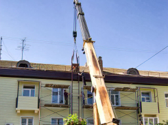 Зачем к дому №1 по улице Титова, который стоит под капремонтом в Камышине, прибыла  пожарная автолестница