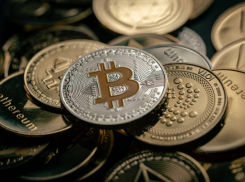 В Жирновском районе мечтательная почтальонка попалась на мошеннической легенде о криптовалюте