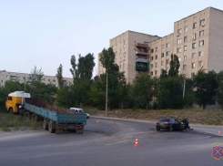 В Камышине в ДТП с «КАМАЗом» на 11-м квартале пострадал двухлетний кроха