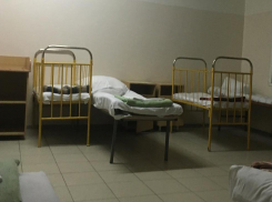 В Камышине мамы в шоке, что в детской городской больнице крохам поставили железные кровати