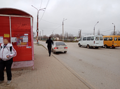 Припарковался у остановки - и пошел есть мороженое! - камышанка