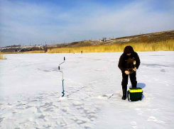 Для камышинских рыбаков возрастает вероятность «нарваться» на штраф за лов на опасном льду