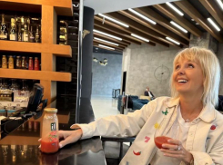 Певица Валерия оказалась на борту экстренно севшего в Волгограде самолета