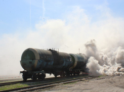 Почему вагоны-цистерны на железнодорожной станции Камышина заволокло дымом, и началась пенная атака