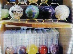 Красивейшую личную коллекцию камней показал землякам известный камышанин (ВИДЕО)