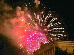 В Камышине на Первомай включат фонтаны, но фейерверка не будет, зато в День Победы салют состоится непременно