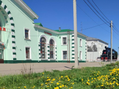 Пресс-служба РЖД прокомментировала, что из-за событий на станции Петров Вал в Камышинском районе 13 поездов выбились из графика