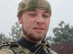 В Камышине проводят в последний путь погибшего в СВО Александра Капустина