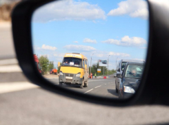 В Камышине водитель автобуса управлял транспортным средством, не имея на это прав