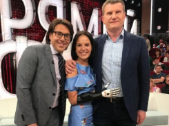 Девушка с отрубленными руками, которой покупал протезы и волгоградский промышленник Олег Савченко, выходит замуж