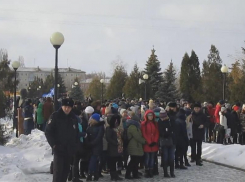 Три митинга прошли в Камышине в День Победы в Сталинградской битве