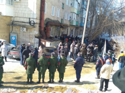 В Волгограде предложили установить памятные таблички на домах погибших на Украине военных  - хорошая инициатива и для Камышина?