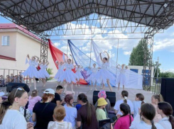 Праздник под открытым небом объединил артистов и зрителей в Камышинском районе