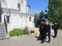 Губернатор Андрей Бочаров вместе с митрополитом Волгоградским и Камышинским Феодором поехал в женский монастырь 