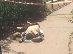 Люди продолжают падать и умирать на улицах
