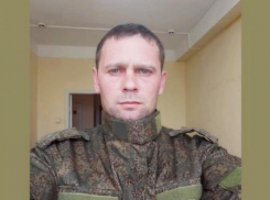 В администрации Камышинского района выразили соболезнование сотруднице-коллеге в связи с героической гибелью на Донбассе ее супруга камышанина Александра Леонтьева