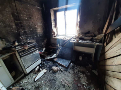 Пожар в Московском переулке Камышина, в котором пенсионер обгорел до реанимации, случился из-за включенного чайника 