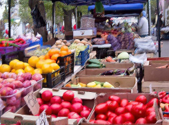 На камышинские рынки прибыли гранаты и хурма нового урожая