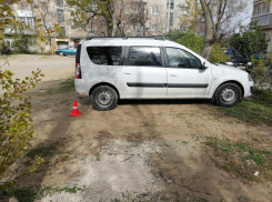 Полиция Камышина ищет беглеца с места ДТП, протаранившего припаркованный автомобиль на проезде Феоктистова