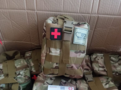 В сельских администрациях Камышинского района напаковали бойцам на передовую печек, антидроновых одеял, сала, меда и закруток