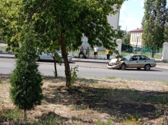 За рулем «странно» столкнувшихся у Камышинского роддома машин находились опытные водители