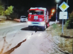 В Камышине пожарные минувшей ночью выехали по срочному вызову