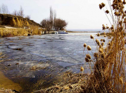 Камышане интересуются, каков статус катеров, уже курсирующих до левого берега Волги из Камышина (ВИДЕО)