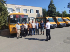 Школьные автобусы выставили на «линейку готовности» в Камышинском районе